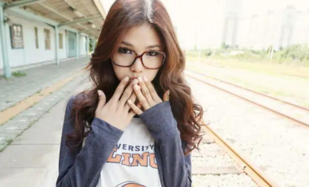 Почему японкам запретили носить очки