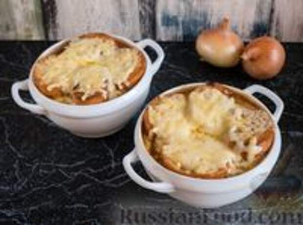 Фото к рецепту: Луковый суп с гренками и сыром