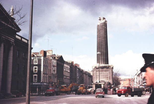 1966 Mach 8 Nelsons Pillar on OConnell Street Dublin.jpg