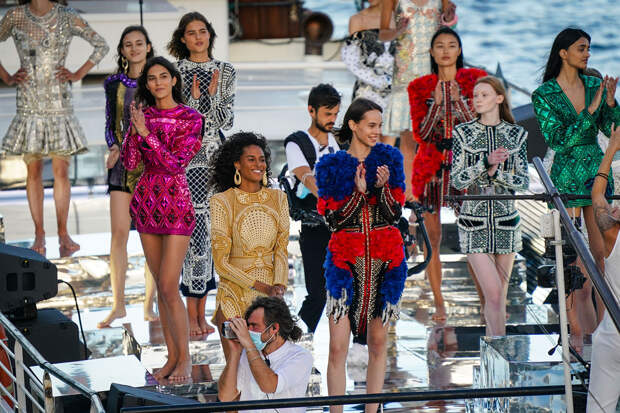 Показ Balmain Haute Couture весна-лето 2021