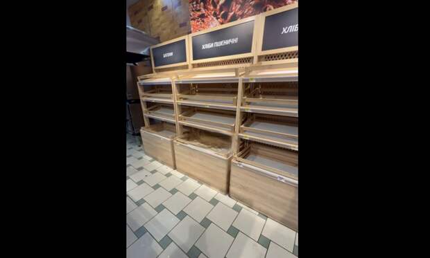 В Киеве пропал хлеб – рушатся поставки еды, топлива и медикаментов, блэкаут почти тотальный, а в квартирах +9