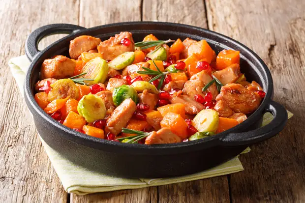 Готовим сочное куриное мясо: 5 горячих блюд из филе бедра