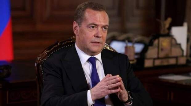 «Надежды на триумфальный возврат нет»: Медведев предупредил «отъехавших» релокантов