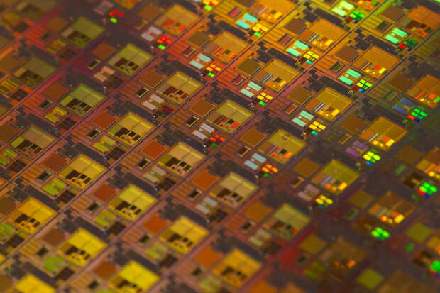 Мировые продажи чипов вернулись к росту после падения длиной более чем в год