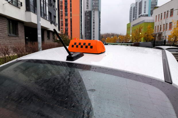 Рассекал по Ленобласти под чужим именем: что известно о таксисте-рукоблуде из Азербайджана