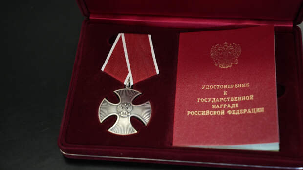 Путин посмертно наградил погибших в результате теракта в Москве сотрудников ДПС