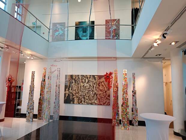 Первая совместная выставка Арт-центра EXPOSED и галереи АРТОКРАТИЯ "Человек рассеянный"