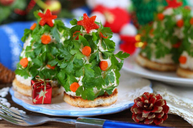Порционный новогодний салат "Елочки"