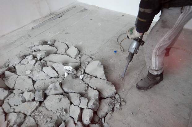 Демонтаж бетонной стяжки отбойным молотком