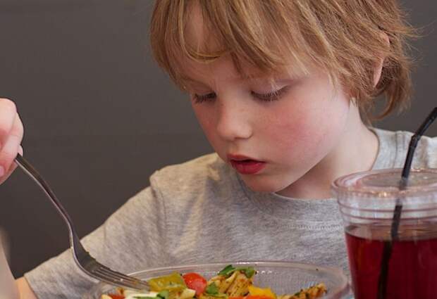 Al Jazeera посоветовало кормить детей капустой, орехами и йогуртом для хорошего самочувствия