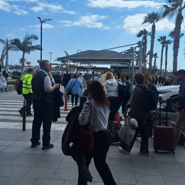 ‼️🇮🇷🇨🇾Иран атакует Кипр. В районе британской авиабазы Акротири чёрный дым