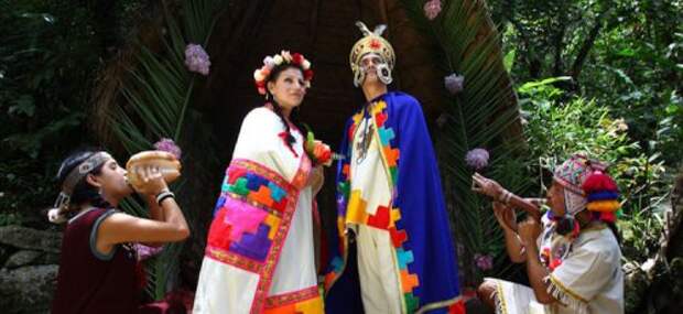 Традиционные свадебные наряды со всего мира (19 фото)