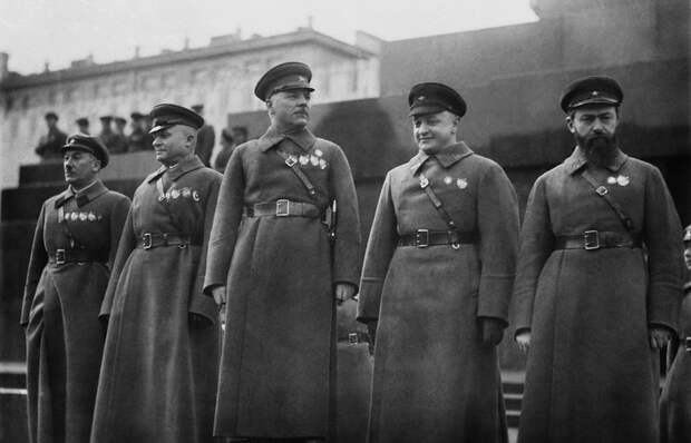 Генрих Ягода, Александр Егоров, Климент Ворошилов, Михаил Тухачевский и Ян Гамарник, 1935 год 