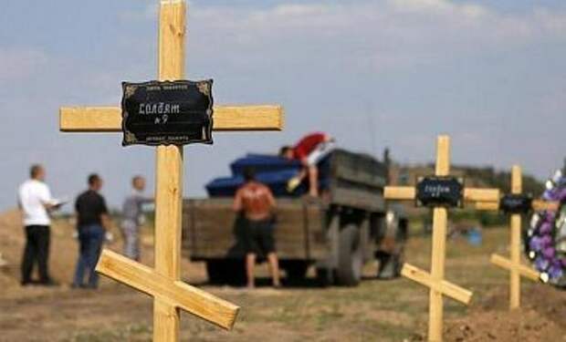 На Донбассе в поле нашли кладбище террористов - батальон Киев-1 На Донбассе в поле нашли кладбище террористов - батальон Киев-1