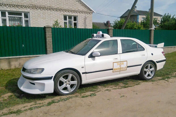 Белорус создал копию такси Peugeot 406 из фильма