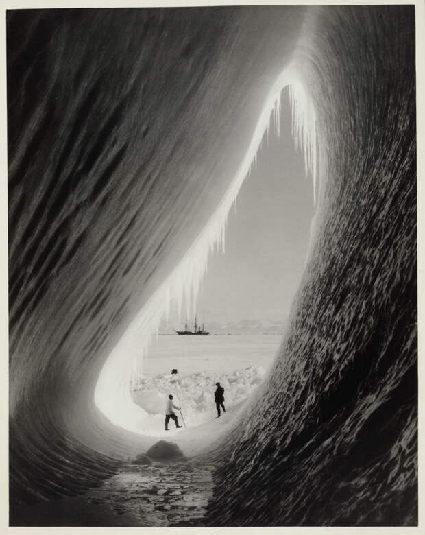 Ледяной грот в айсберге исследования, исторические фотографии, последний поход, экспедиция, южный полюс
