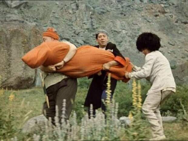 Чтобы жениться: 40-летний мужчина силой вывез из школы 14-летнюю девочку в Сухуме