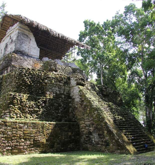 Руины храма в одном из поселений майя в окрестностях озера Петен. itzaarchaeology.com - Тайясаль 1524–1624: последний оплот майя | Warspot.ru