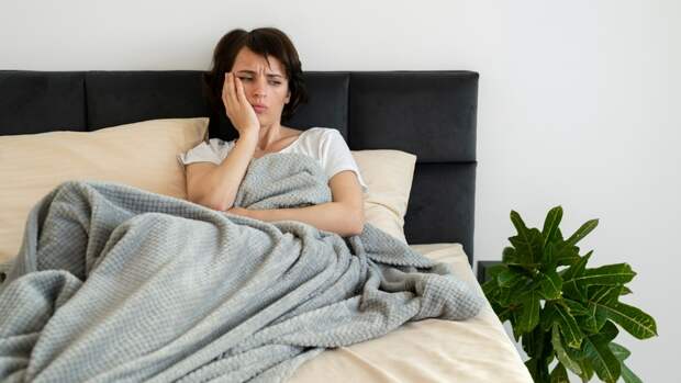 Выяснилось, как именно недосып вредит кишечнику