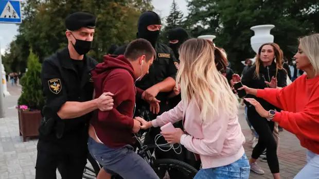 В МВД рассказали о шести пострадавших в Минске милиционерах