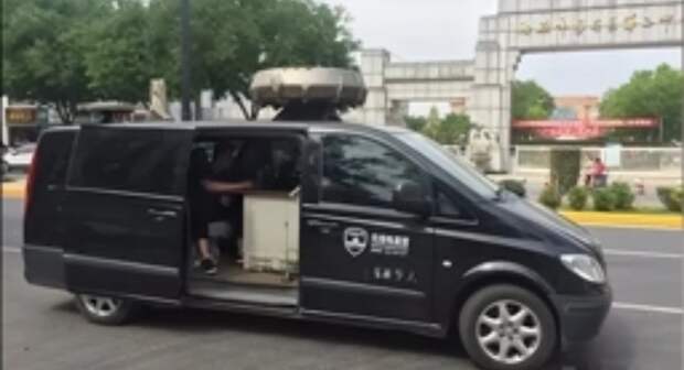 Специальные машины во время ЕГЭ в Китае