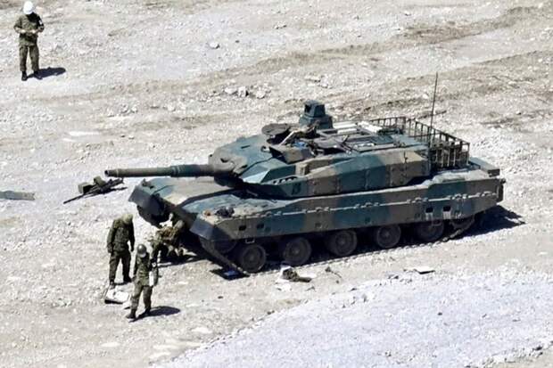 Появилось фото японского танка Type 10, в котором погибли члены экипажа