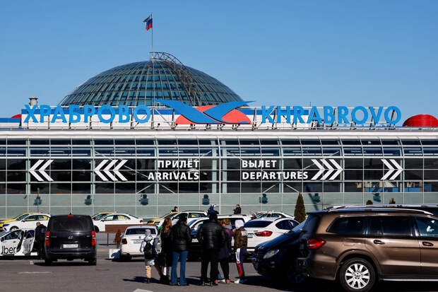 SHOT: в аэропорту Калининграда задержали 40 рейсов из-за сильного шторма