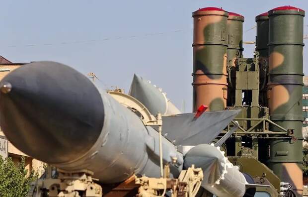 ЦАХАЛ показал видео ударов дронов по объектам ПВО в западной части Ирана