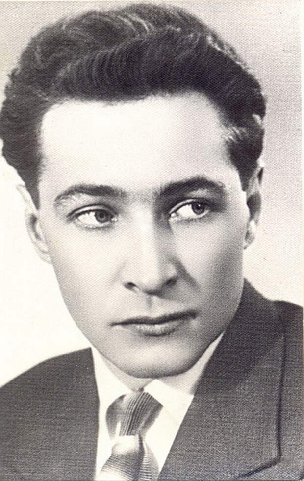 Портрет Вячеслава Тихонова в молодости