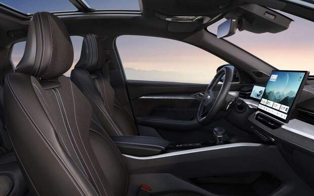 Популярный в России крупный седан получил новый мотор и подешевел