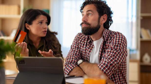 Семейные конфликты из-за денег: примеры из практики психолога с подробным разбором и решениями