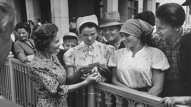 Ричард Никсон в аэропорту "Кольцово". 1959 год