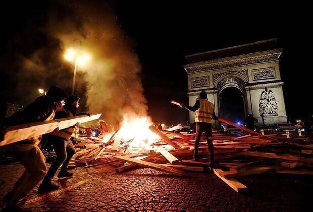 Французские протесты против повышения цен на топливо Франция, Протест, Бензин, Беспорядки, Длиннопост