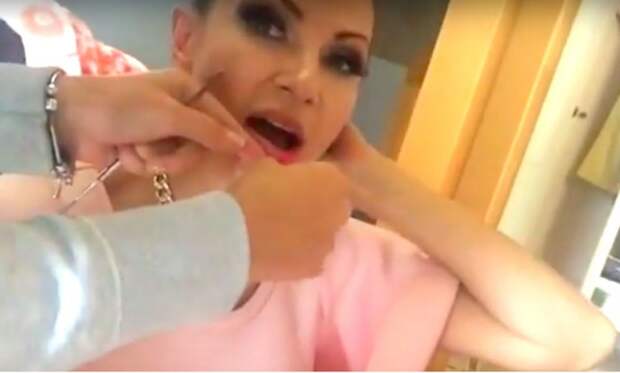 Эвелине Бледанс оторвали знаменитые губы: актриса опубликовала шокирующее видео 