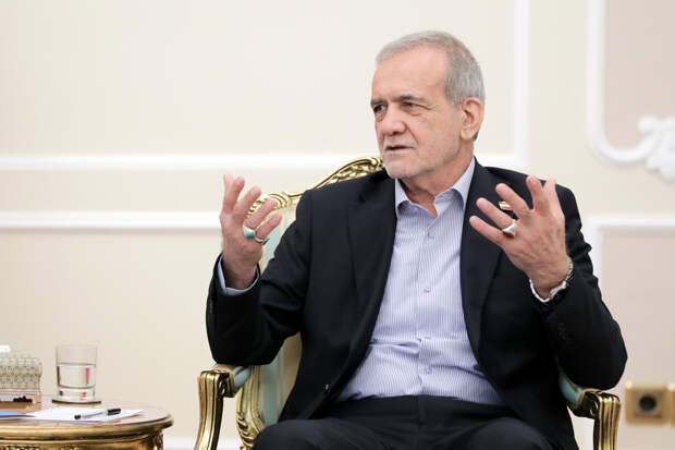 Президент Ирана пообещал новые удары по базам врагов республики