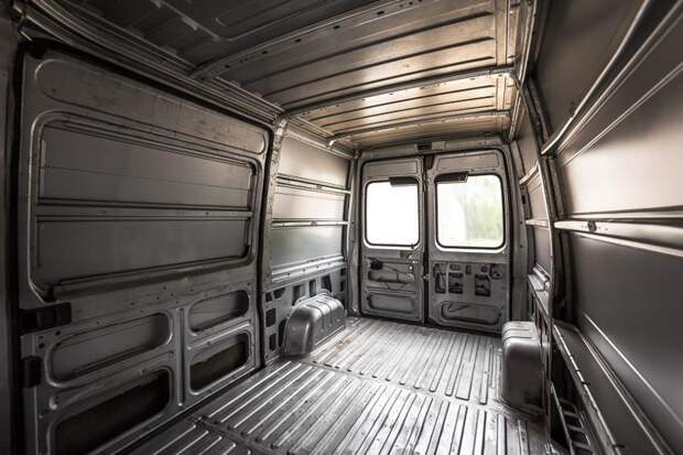 Уютный и комфортный дом на колесах из 16-летнего фургона