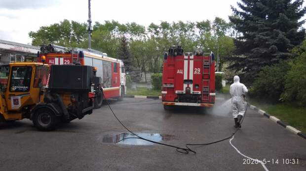В пожарных частях СЗАО регулярно дезинфицируют машины