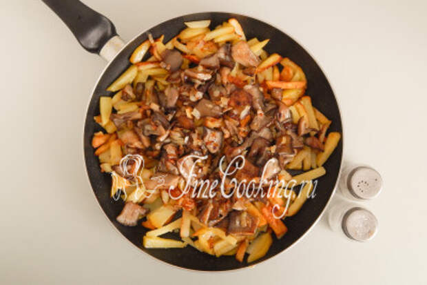 Солим и перчим по вкусу (вешенки мы уже приправили, помните?)