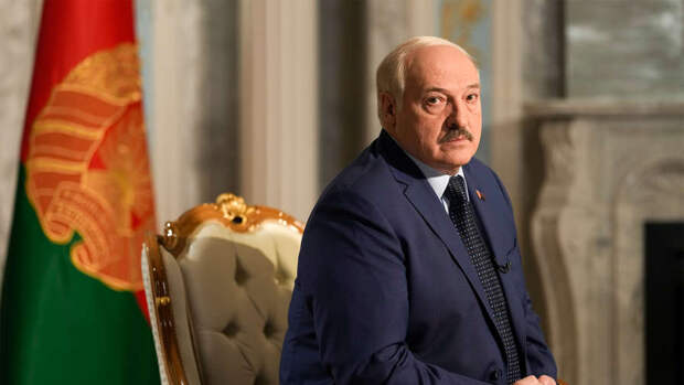 Лукашенко заявил, что в 90-е отдал Нацбанку распоряжение "подпечатывать деньги"