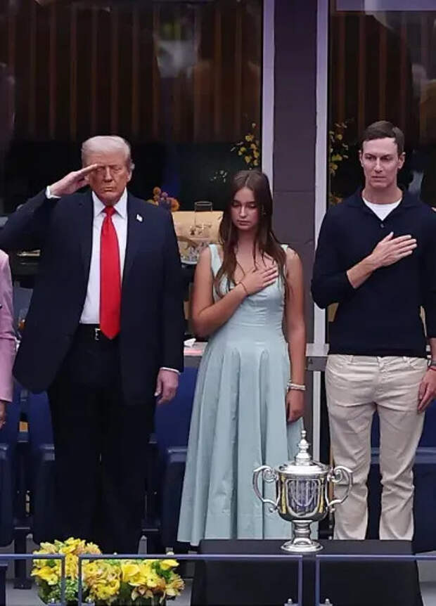 Дональд Трамп с внучкой Арабеллой и зятем Джаредом Кушнером