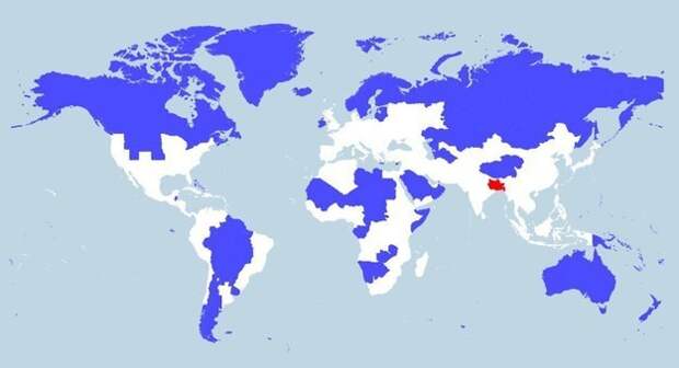 2. Этот красный участок на карте вмещает столько же населения, сколько голубые. Красный участок покрывает Уттар-Прадеш, Бенгалию, Бихар, Джаркханд и Бангладеш.  индия, интересное, население, факты