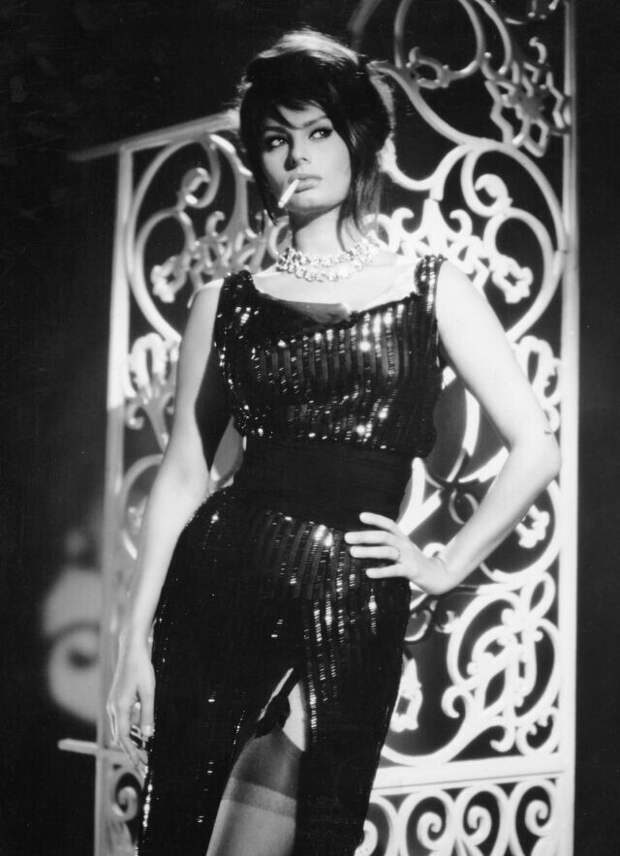 Сногсшибательная Софи Лорен во время съемок фильма "Миллионерша" (1960 г.)