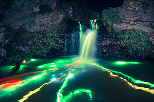 Неоновые водопады