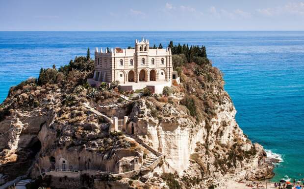 nature___islands___big_house_on_the_island_041968_