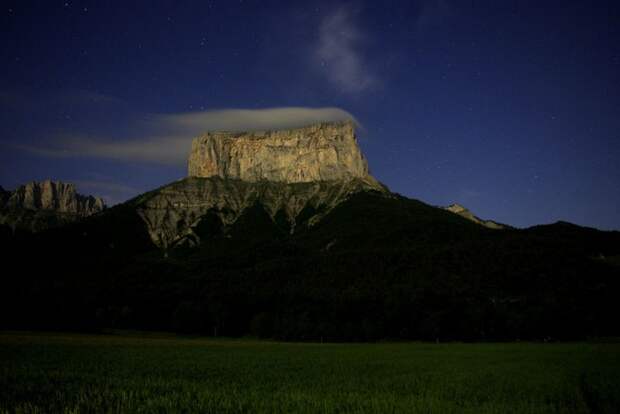 Одинокая вершина Mont Aiguille горы, франция, природа,
