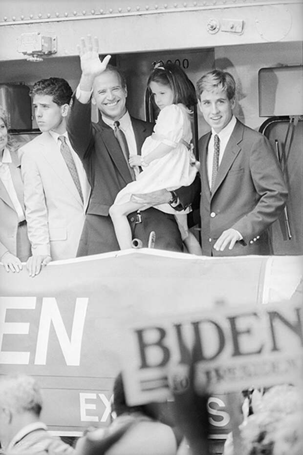 Джо Байден с сыновьями Хантером и Бо и дочерью Эшли