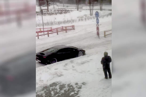 Lamborghini увяз в снегу в Москве в снежный шторм и попал на видео