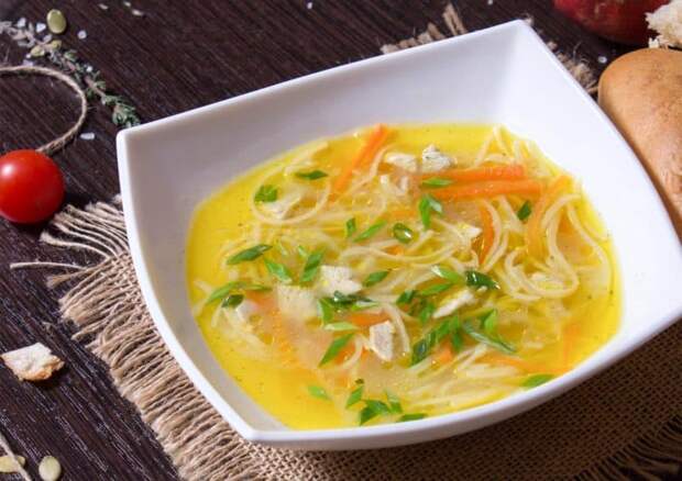 Куриный суп с лапшой: классический суп, который готовится достаточно  часто