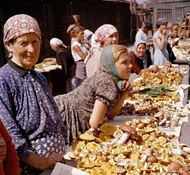 Даниловский колхозный рынок в Москве. 