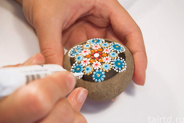 Точечная роспись по камням